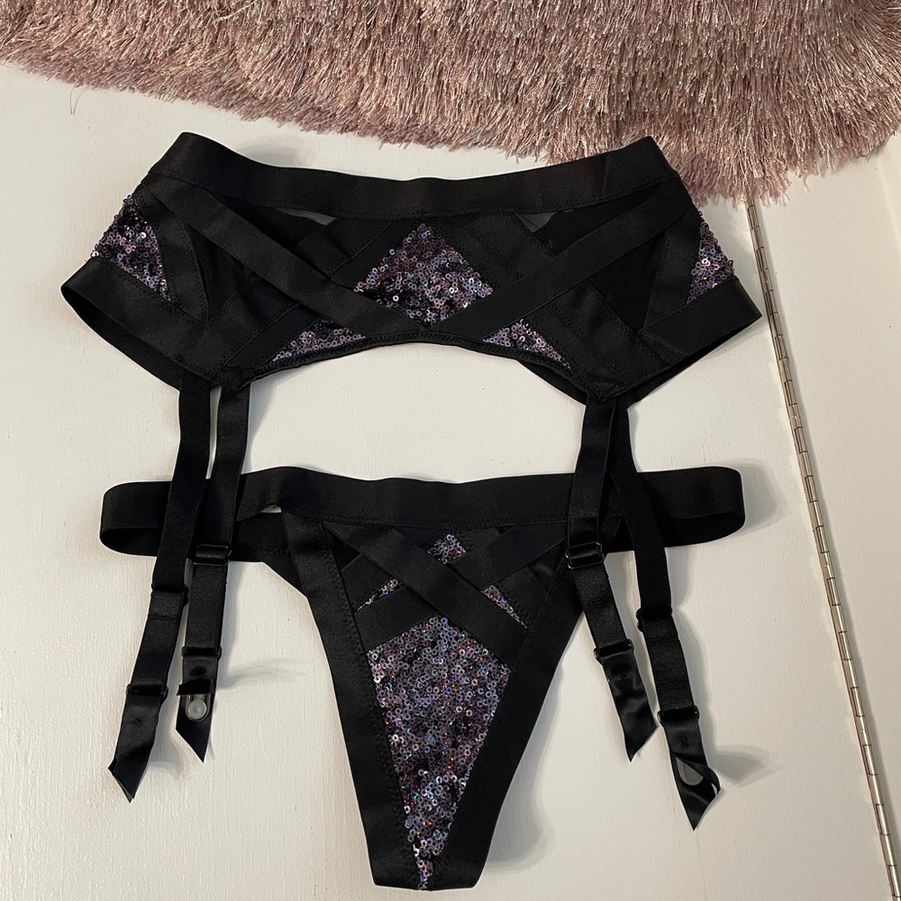 Victoria’s Secret Garter Set